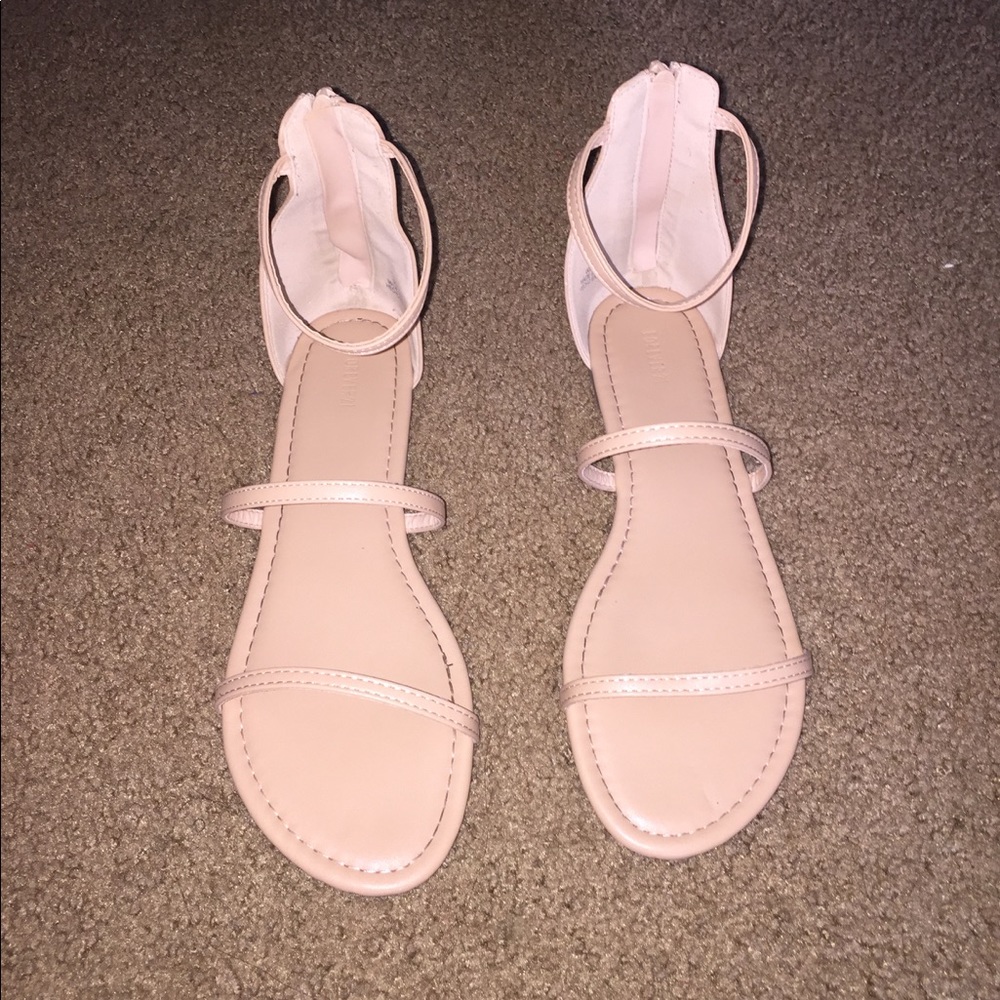Forever 21 tan sandal (Sz 8 but fits like 9)